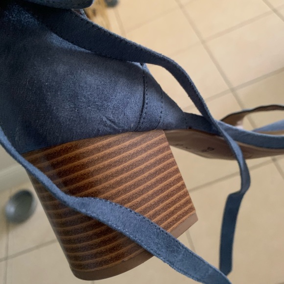 Blue suede heels - Picture 5 of 5